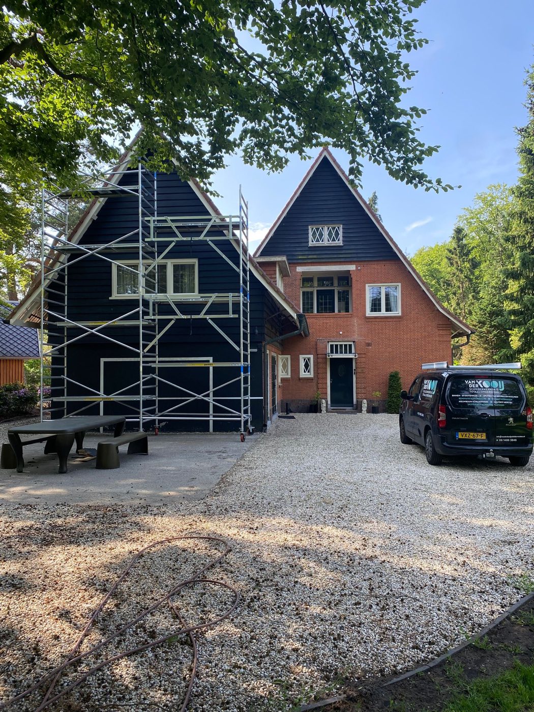 Karakteristieke woning in 't Gooi tijdens het schilderwerk